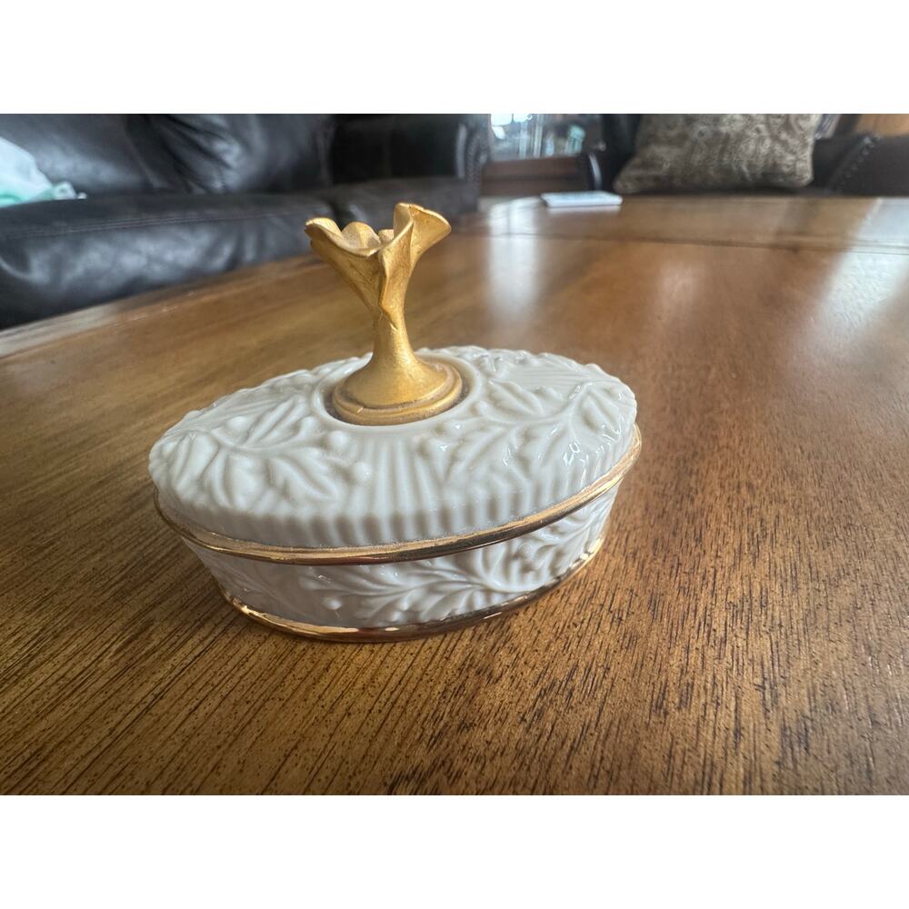 Lenox China Treasures April Birthstone Porcelain Trinket Box